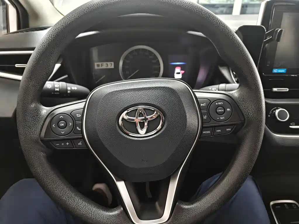 Toyota Corolla — фото 5