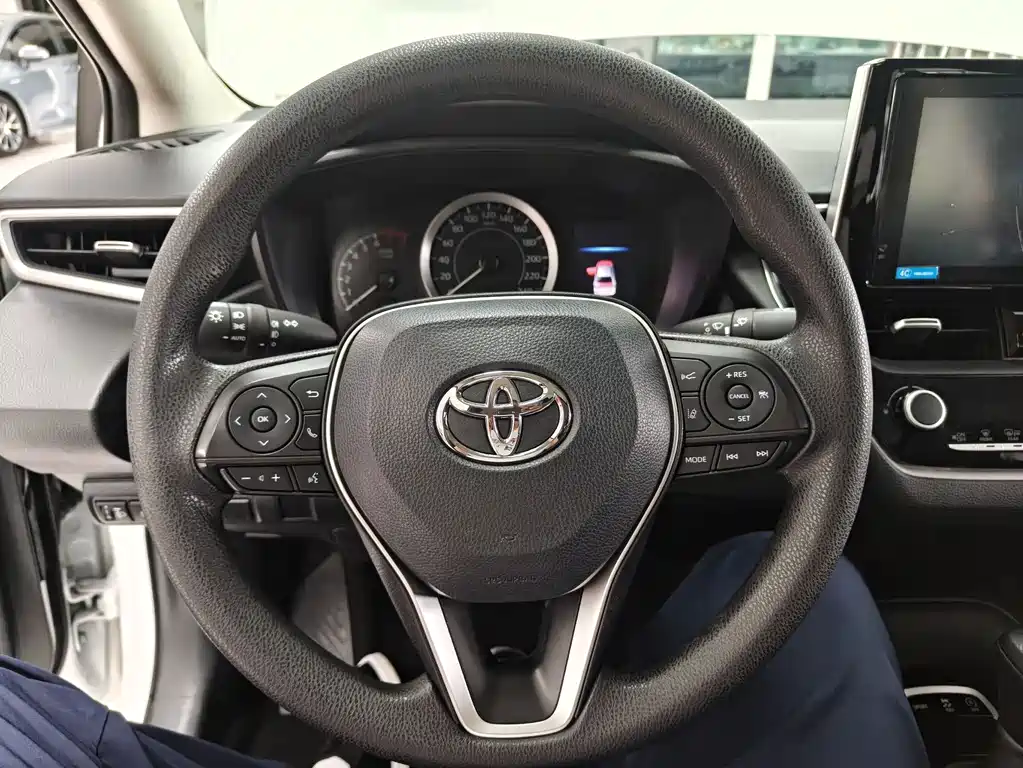 Toyota Corolla — фото 6