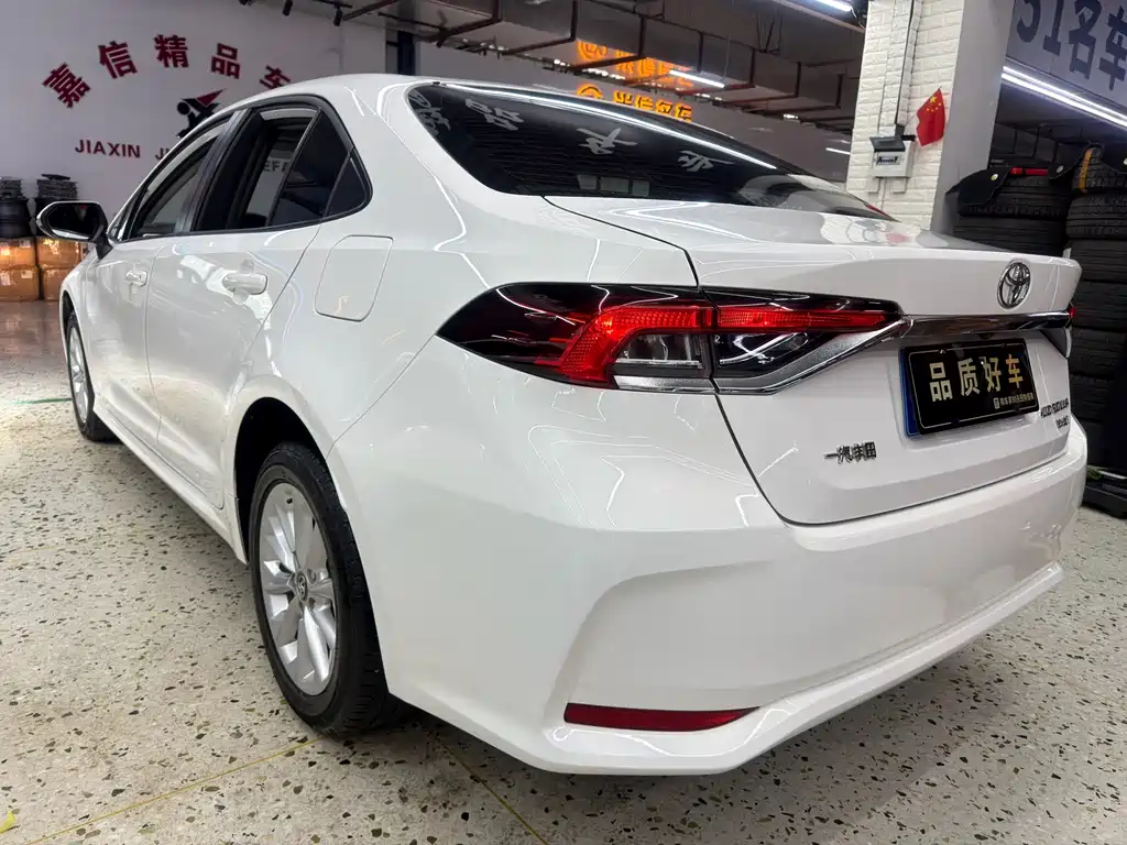 Toyota Corolla — фото 4