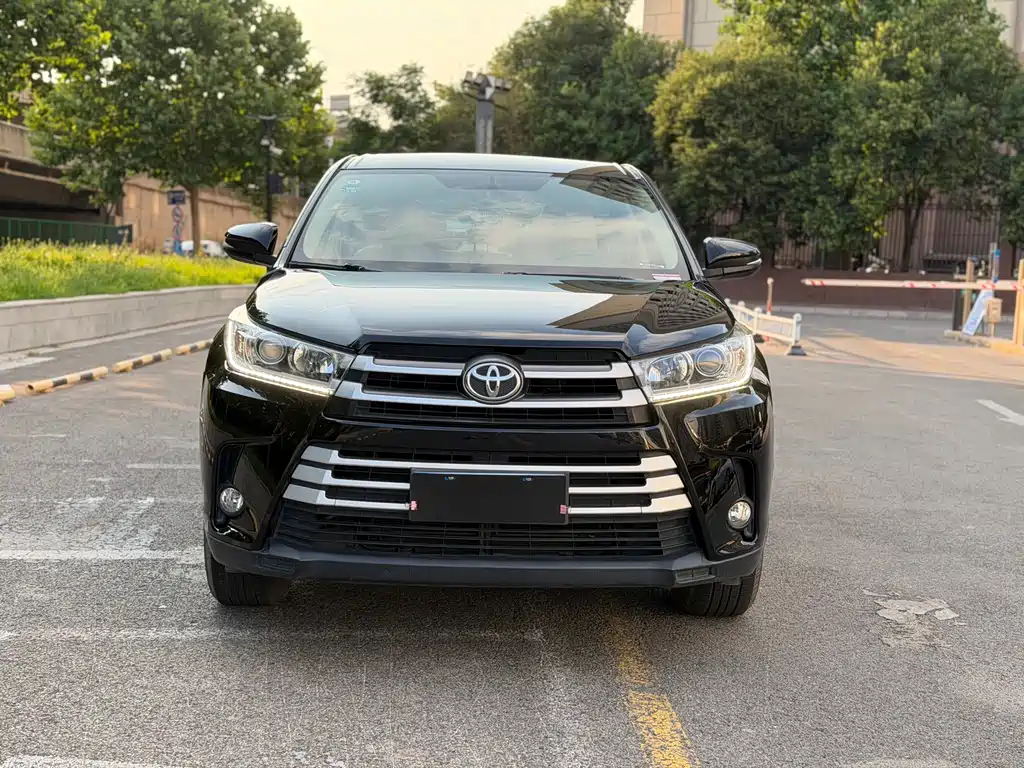 Toyota Highlander — фото 2