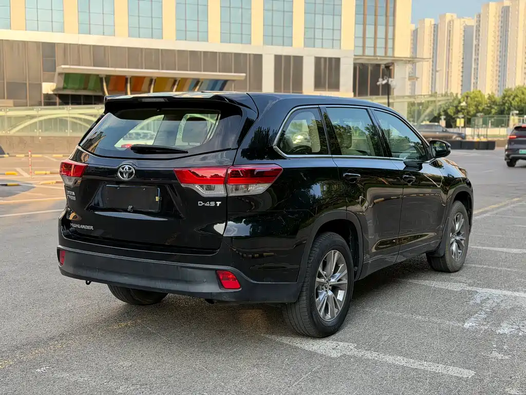 Toyota Highlander — фото 4