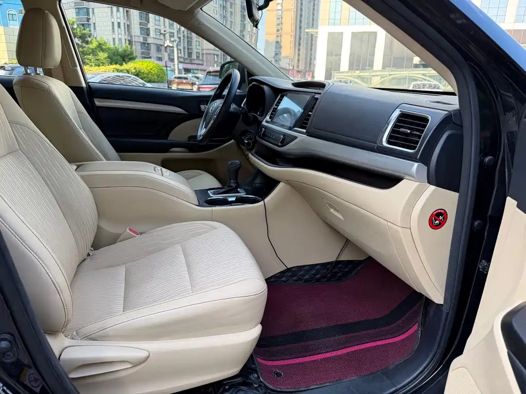 Toyota Highlander — фото 10