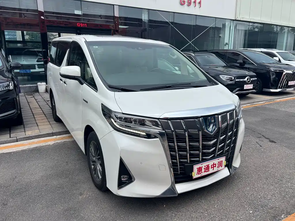 Toyota Alphard — фото 2