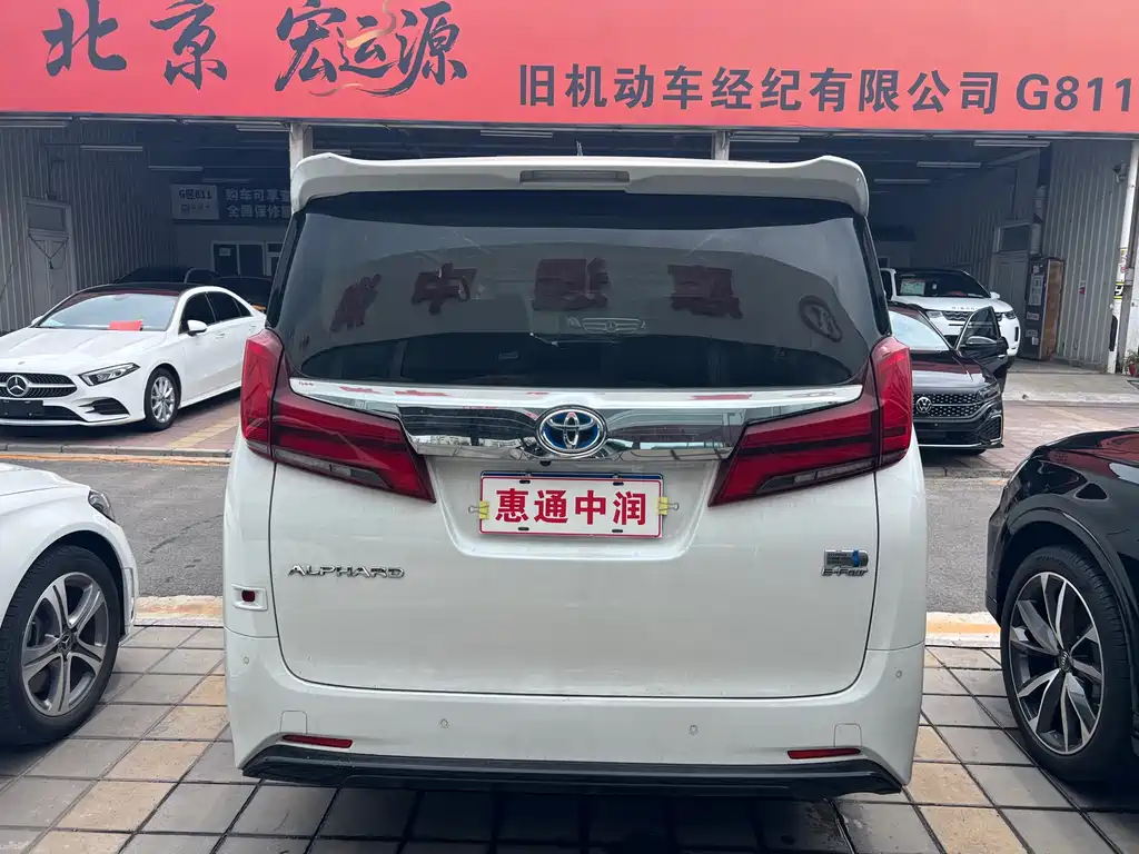 Toyota Alphard — фото 5