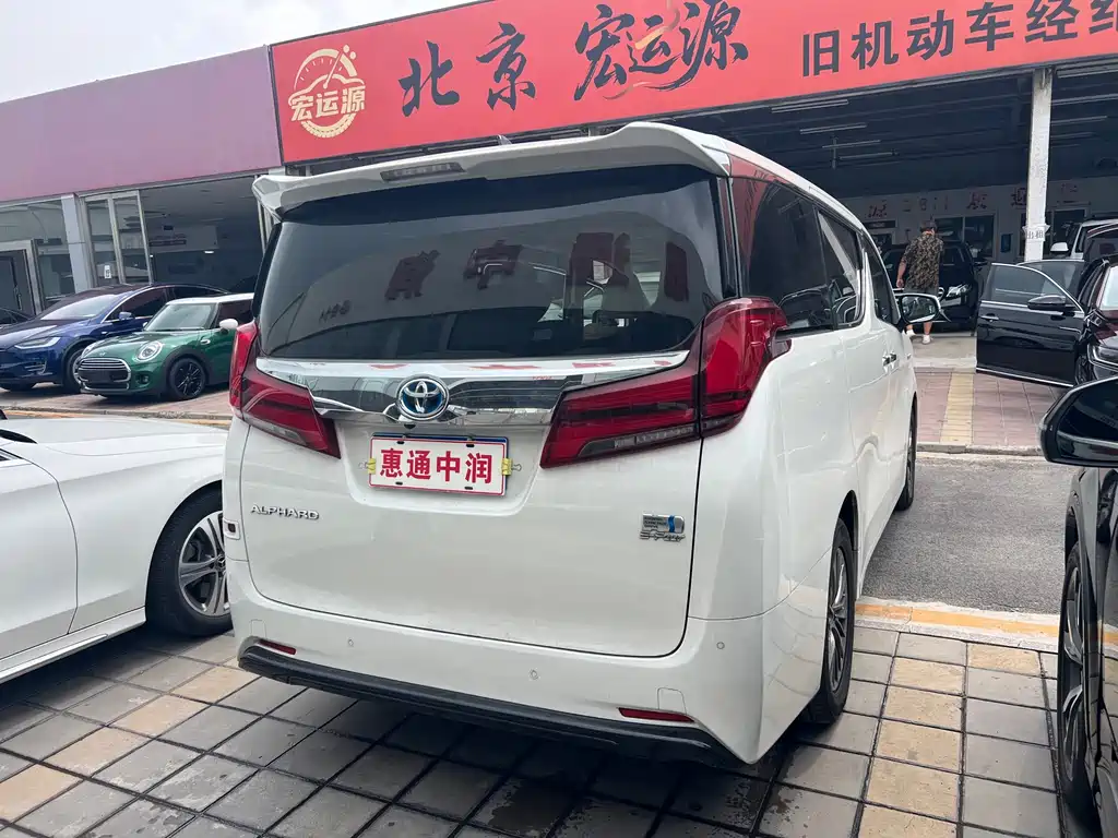 Toyota Alphard — фото 6