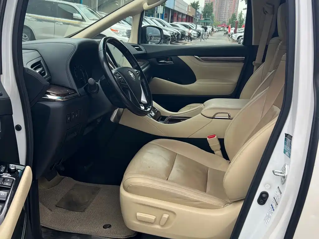 Toyota Alphard — фото 7
