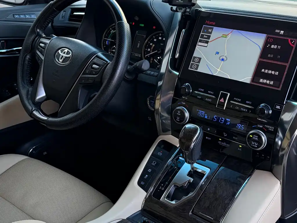 Toyota Vellfire — фото 6