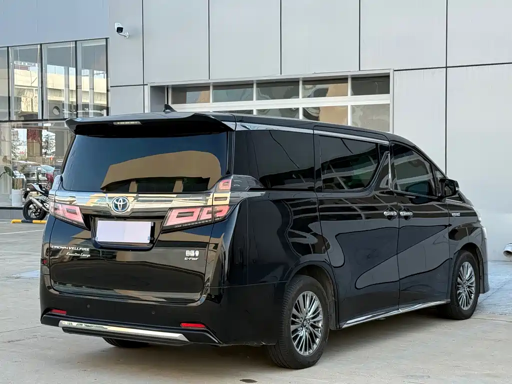 Toyota Vellfire — фото 7