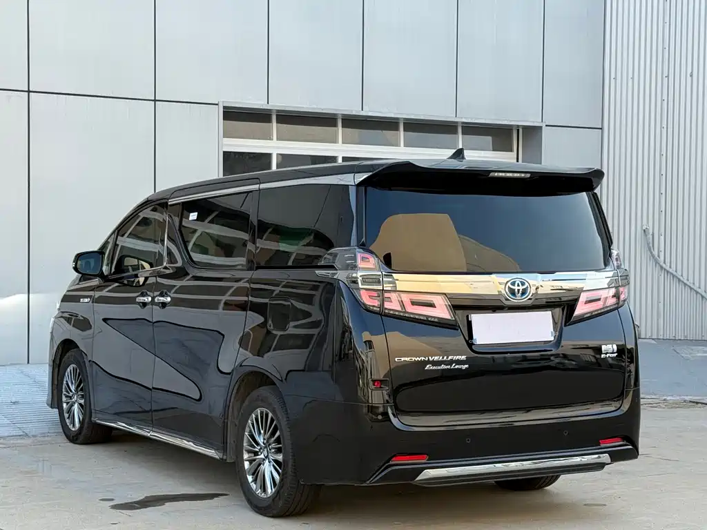 Toyota Vellfire — фото 9