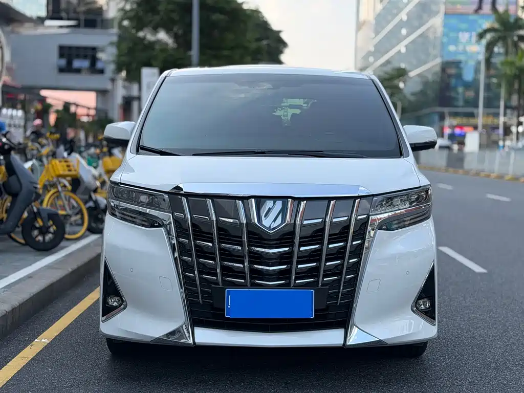 Toyota Alphard — фото 2