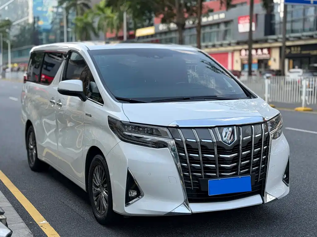 Toyota Alphard — фото 3