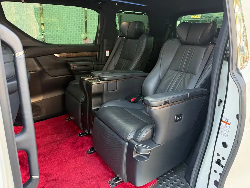 Toyota Alphard — фото 5
