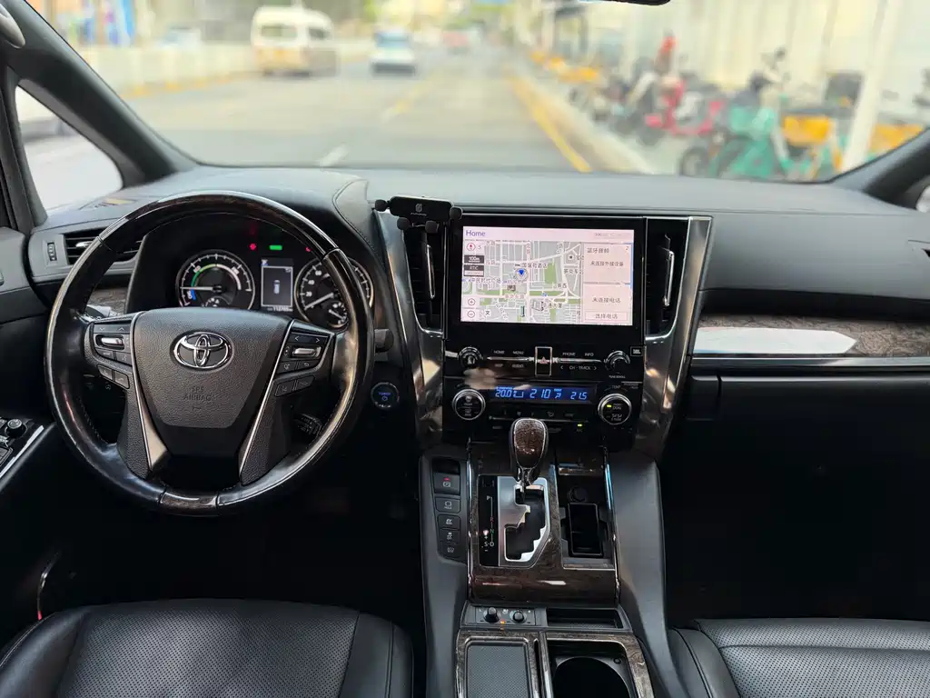 Toyota Alphard — фото 6