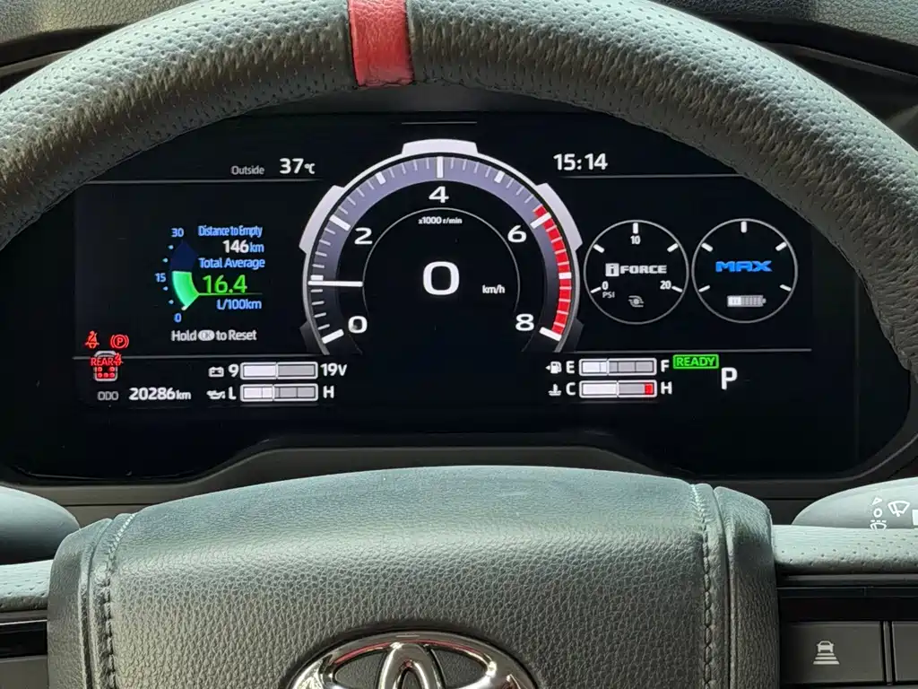 Toyota Sequoia — фото 33