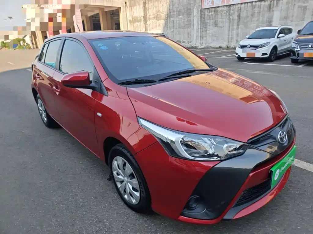 Toyota Yaris L — фото 4