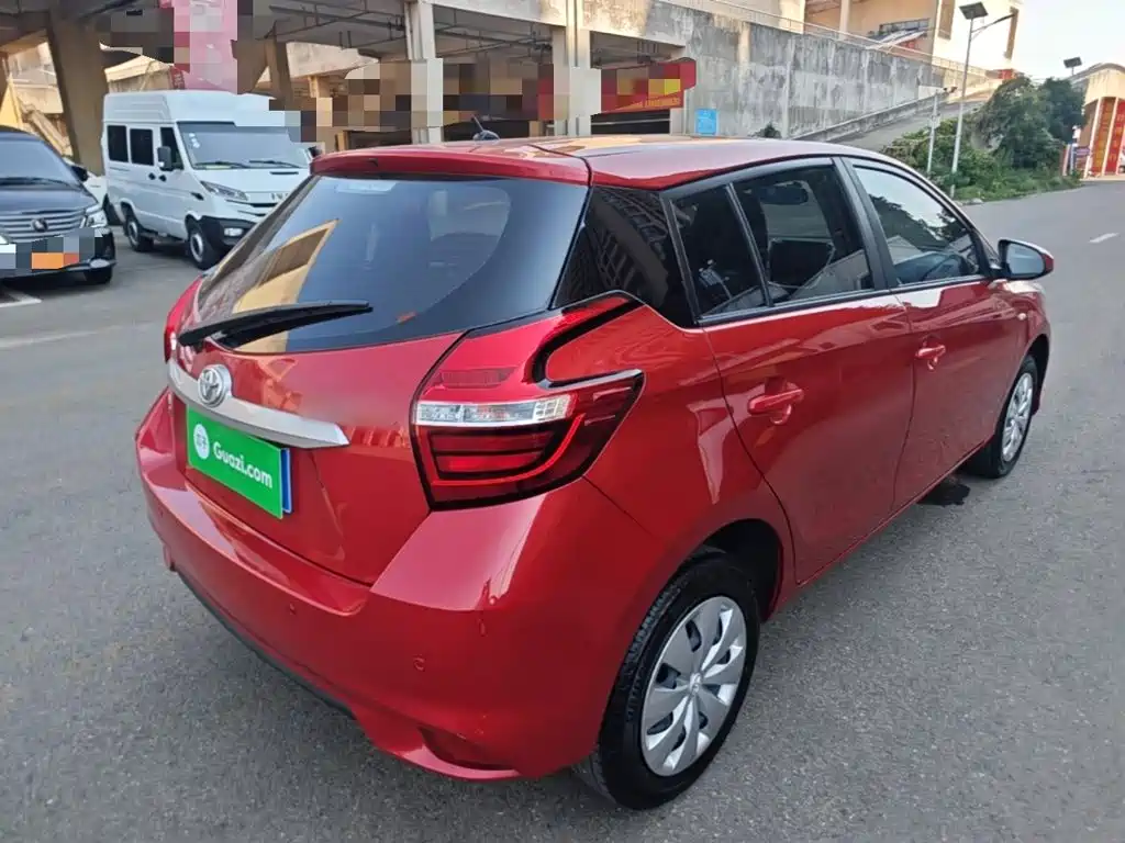 Toyota Yaris L — фото 7