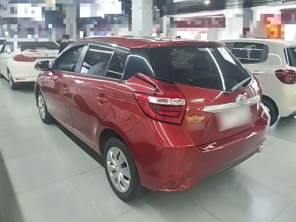 Toyota Yaris L — фото 5