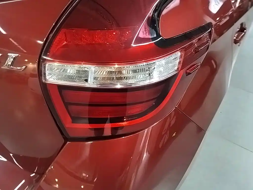 Toyota Yaris L — фото 8