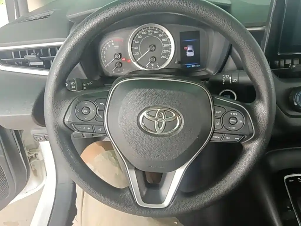 Toyota Corolla — фото 7