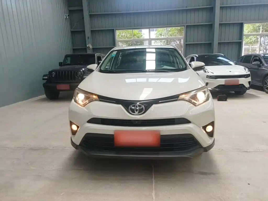 Toyota RAV4 — фото 3