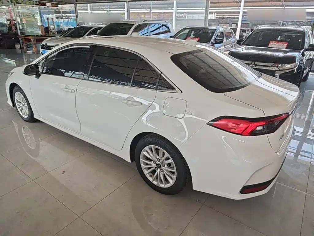 Toyota Allion — фото 5