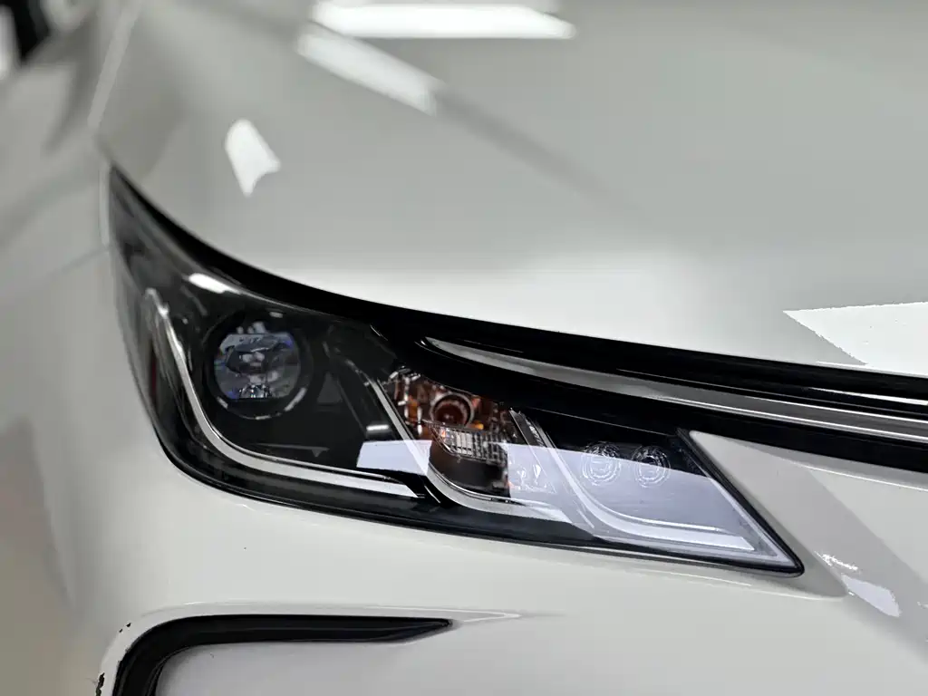 Toyota Corolla — фото 4