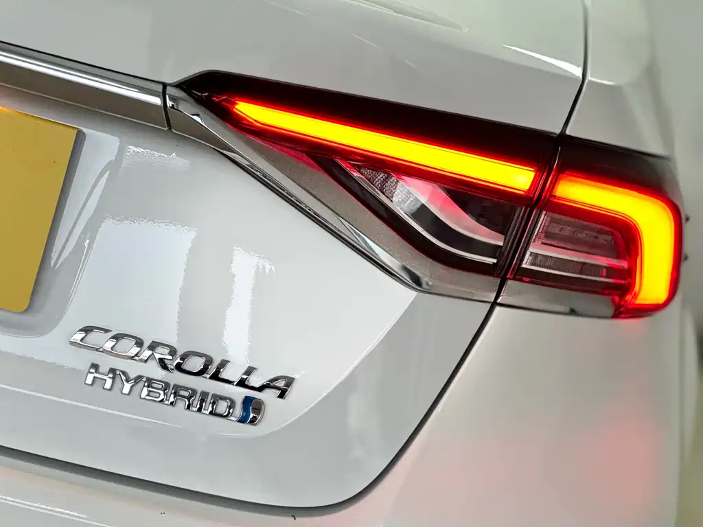 Toyota Corolla — фото 5
