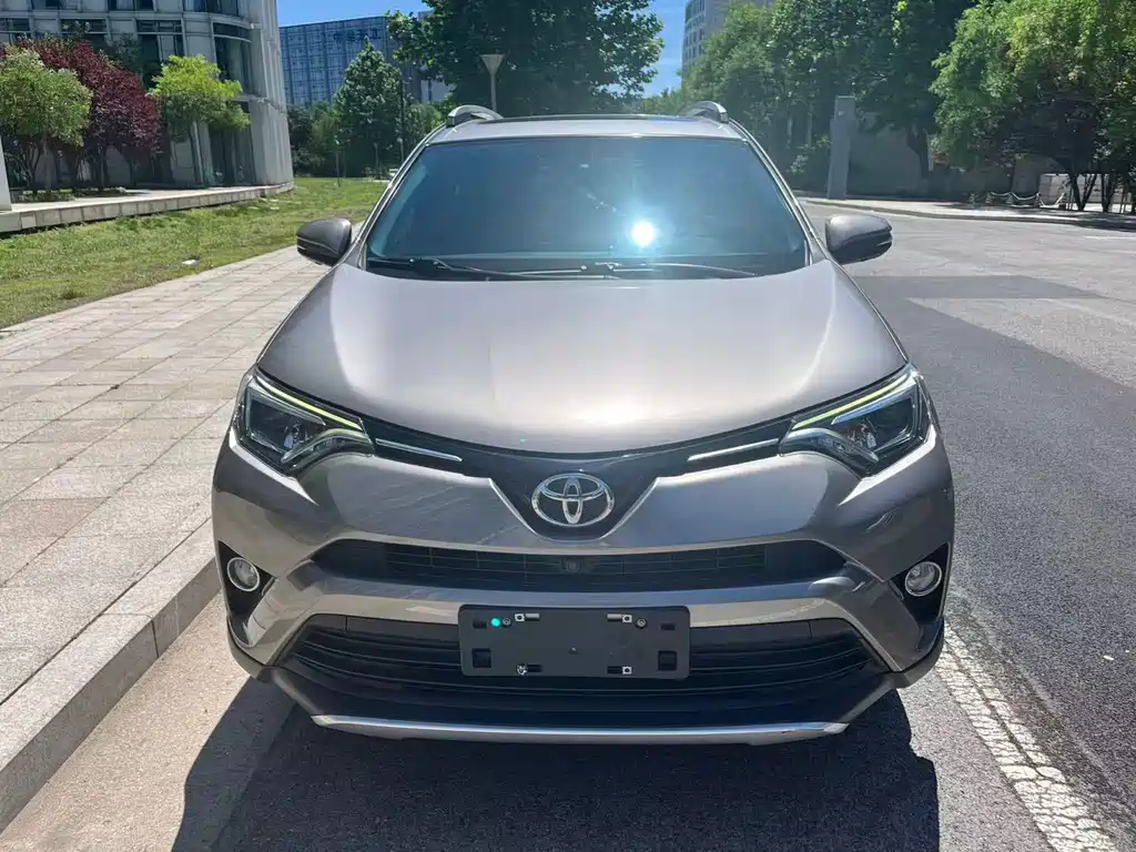 Toyota RAV4 — фото 2