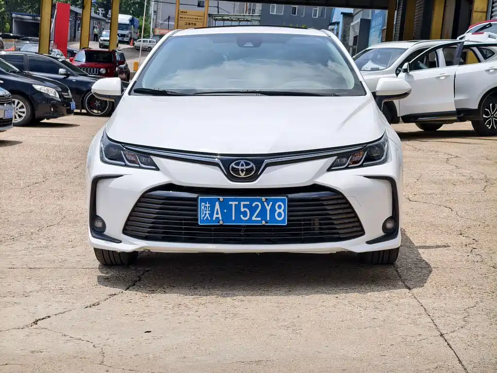 Toyota Corolla — фото 2