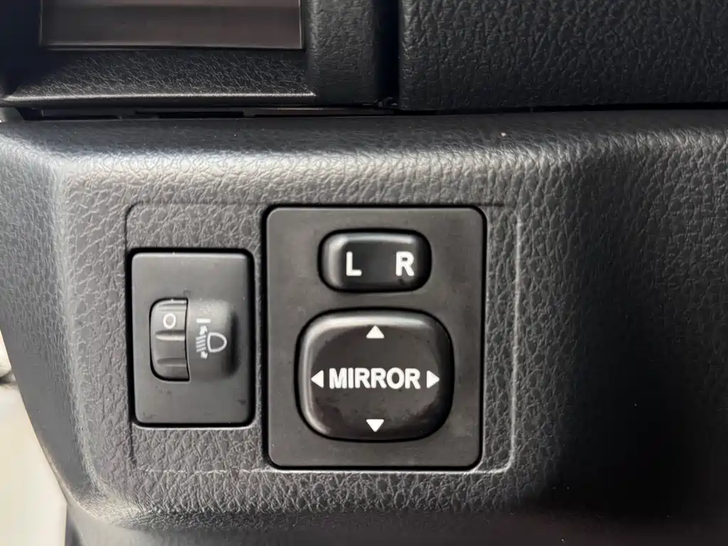 Toyota Yaris L — фото 15