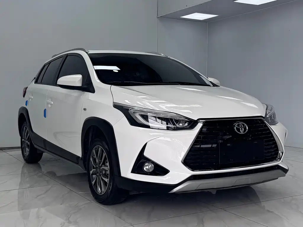 Toyota Yaris L — фото 3