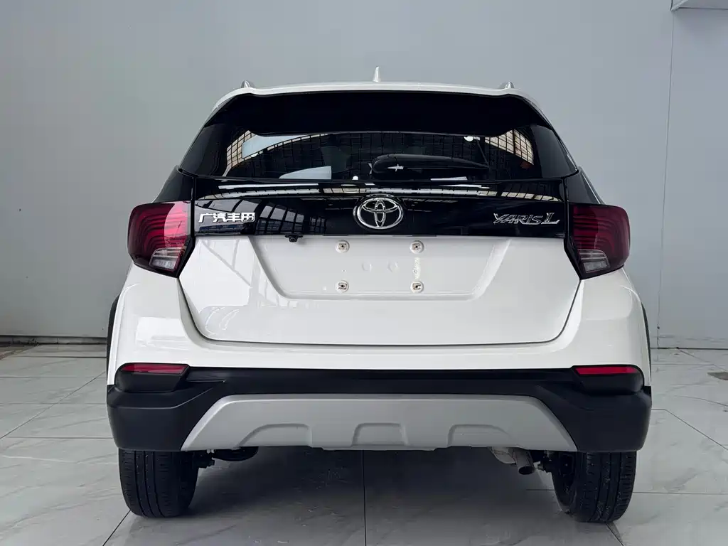 Toyota Yaris L — фото 5