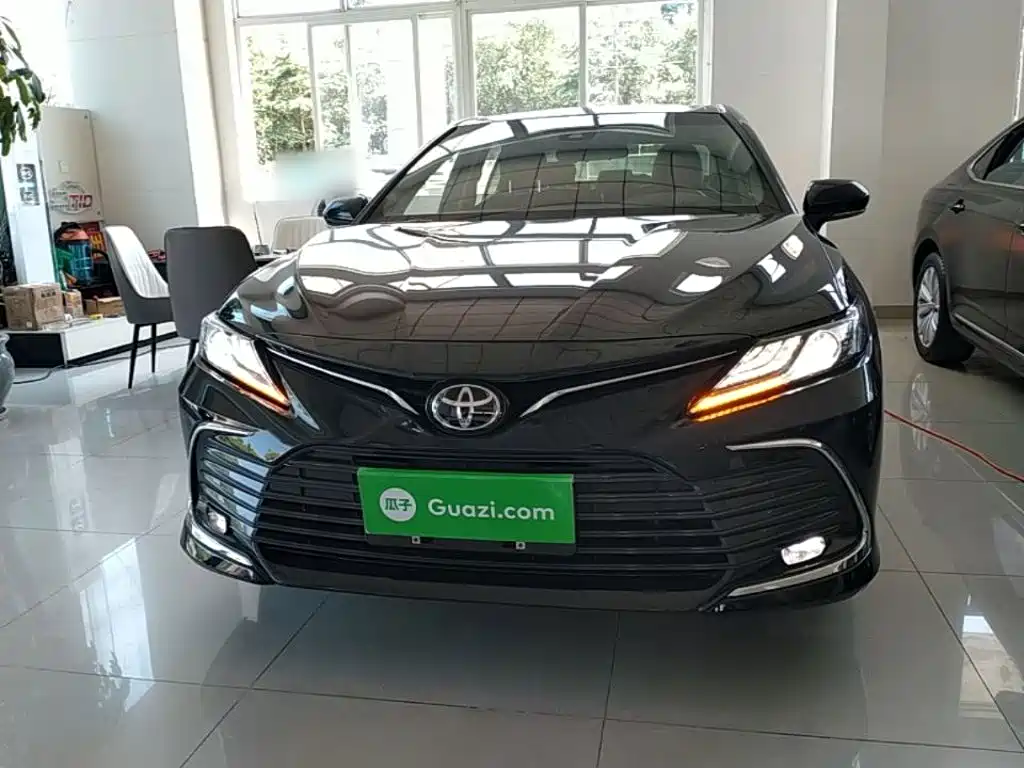 Toyota Camry — фото 3