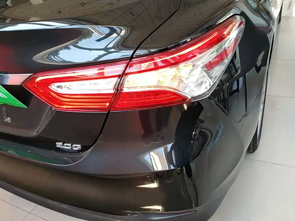 Toyota Camry — фото 8