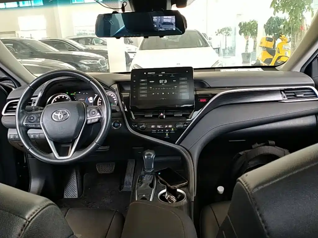 Toyota Camry — фото 10
