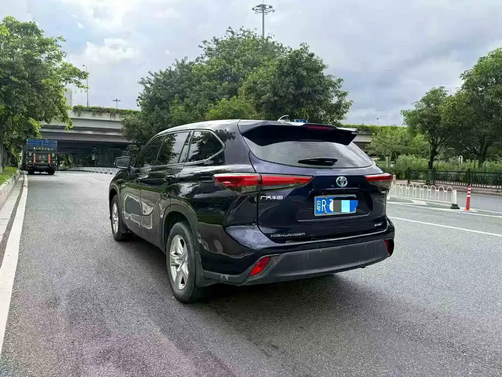 Toyota Highlander — фото 4