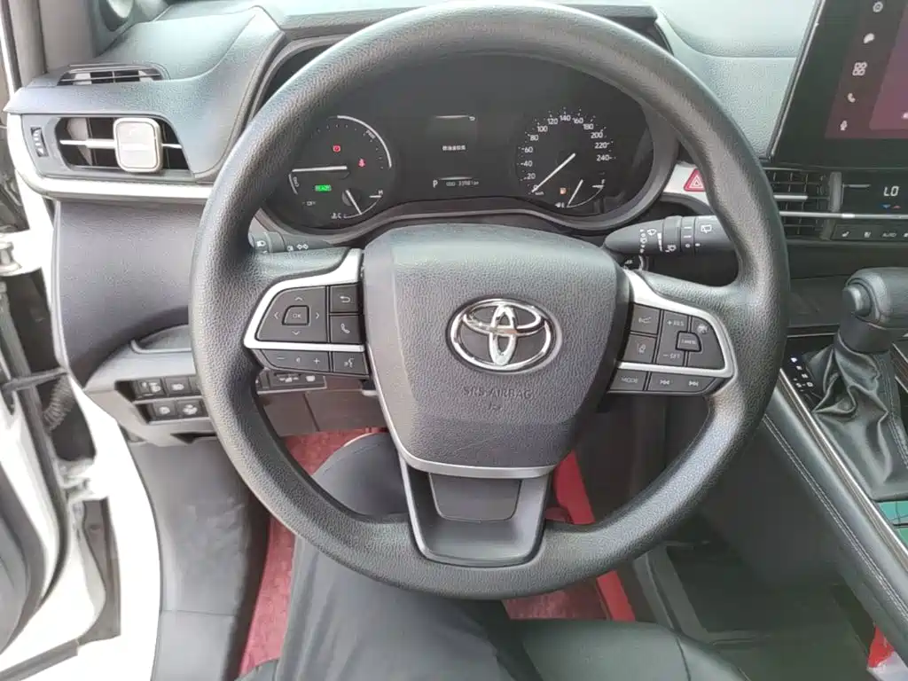 Toyota Granvia — фото 11