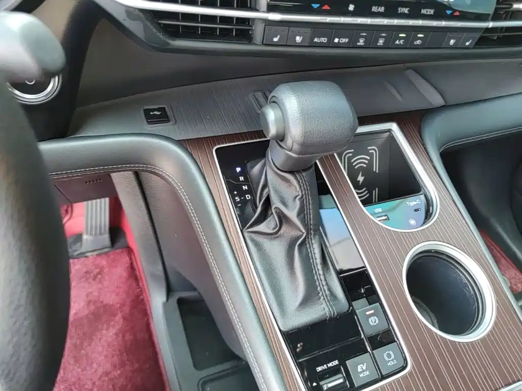 Toyota Granvia — фото 14