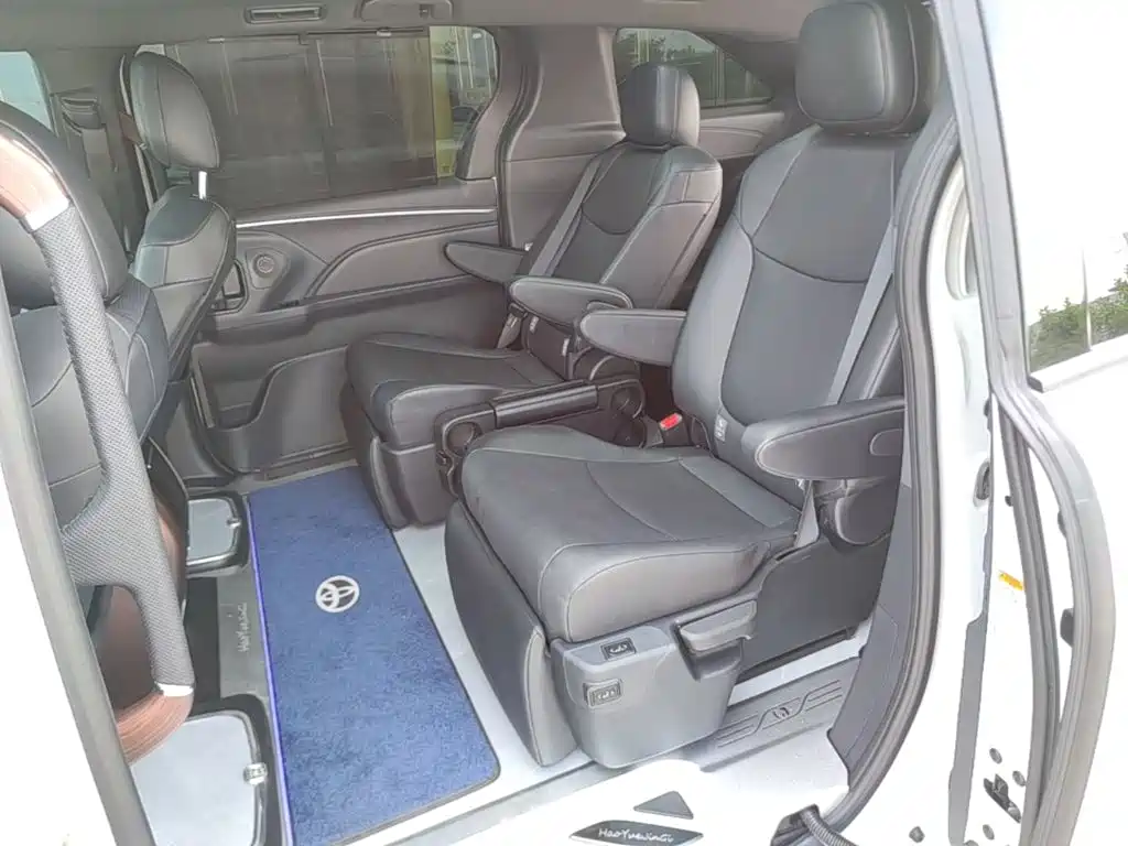 Toyota Granvia — фото 17