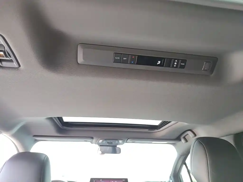 Toyota Granvia — фото 18