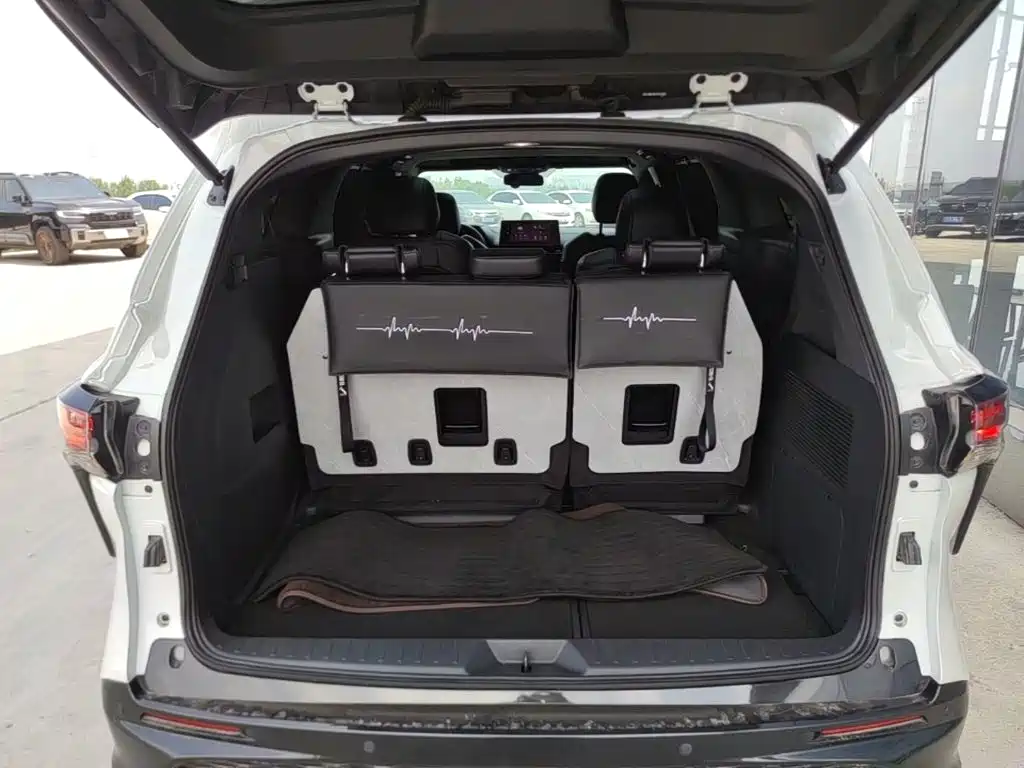 Toyota Granvia — фото 19