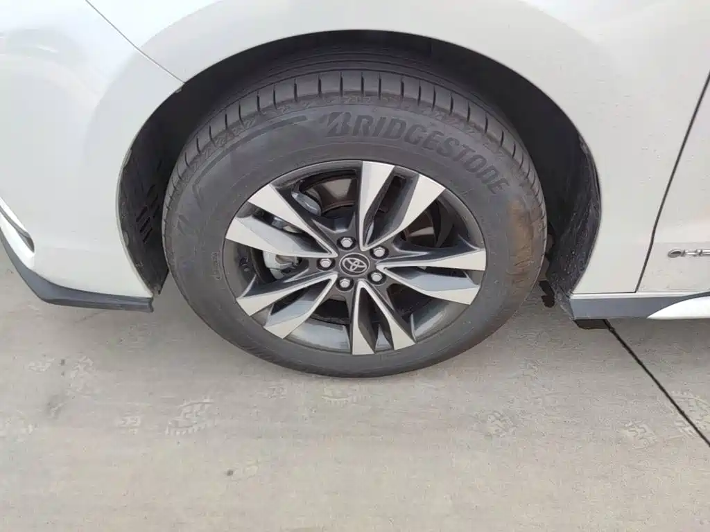 Toyota Granvia — фото 23
