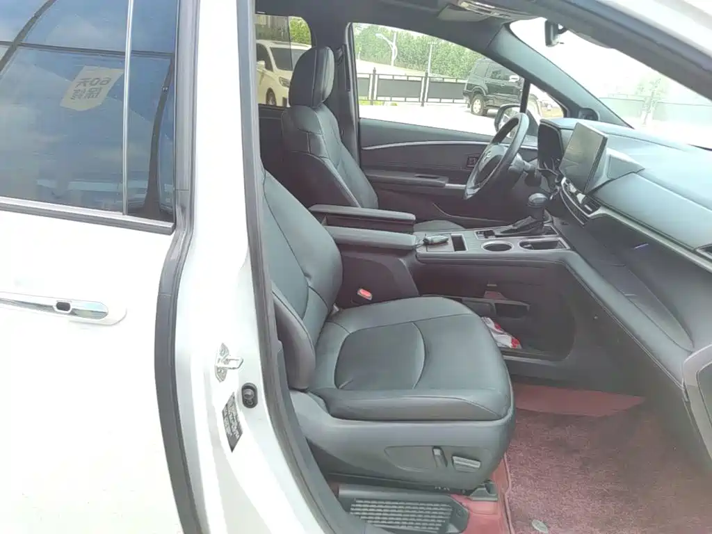 Toyota Granvia — фото 25