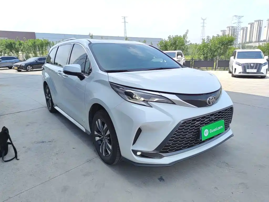 Toyota Granvia — фото 4