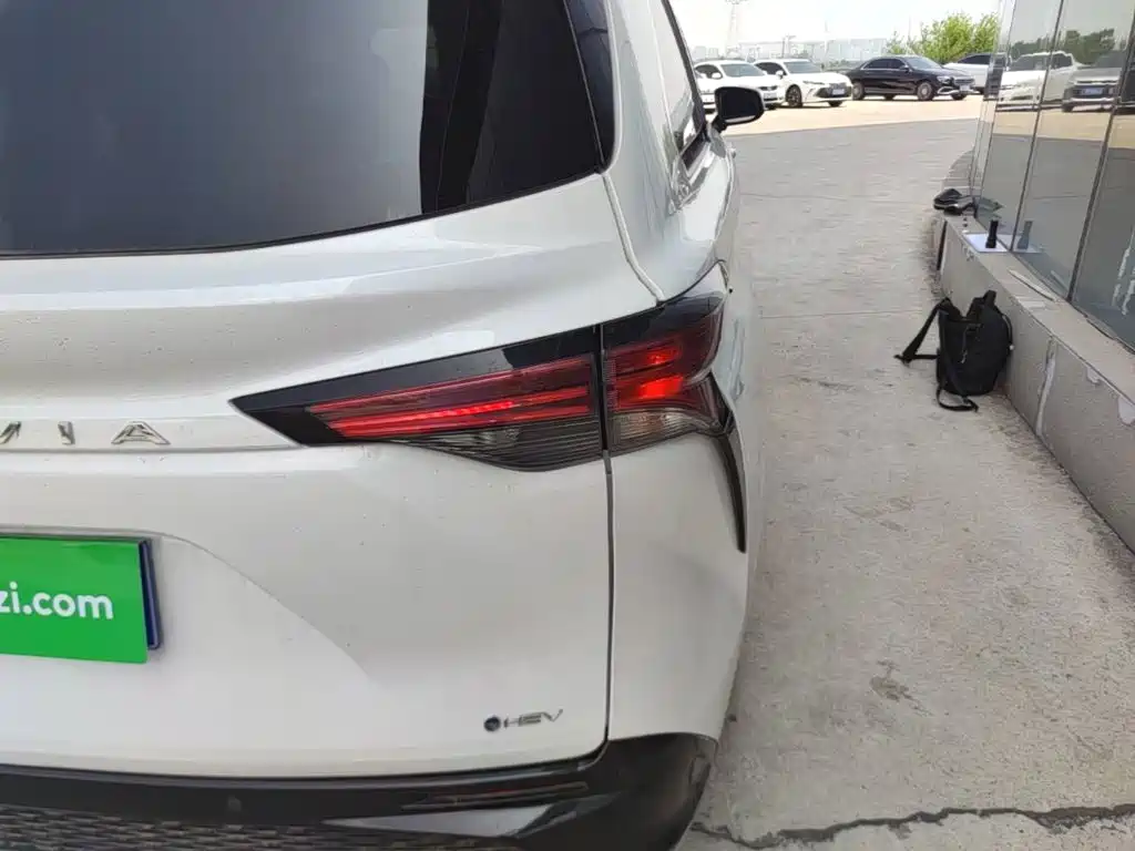 Toyota Granvia — фото 8