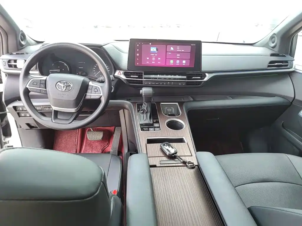 Toyota Granvia — фото 10
