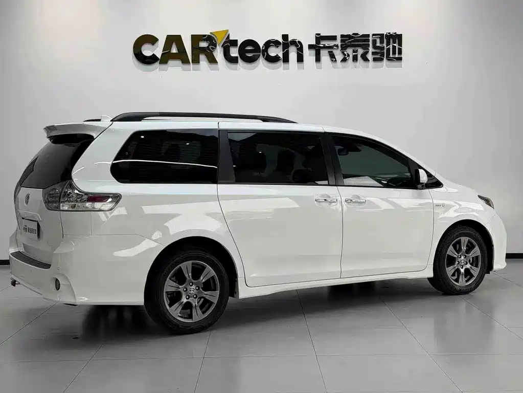 Toyota Sienna — фото 3