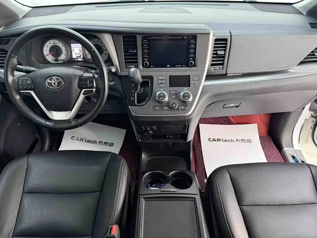Toyota Sienna — фото 9