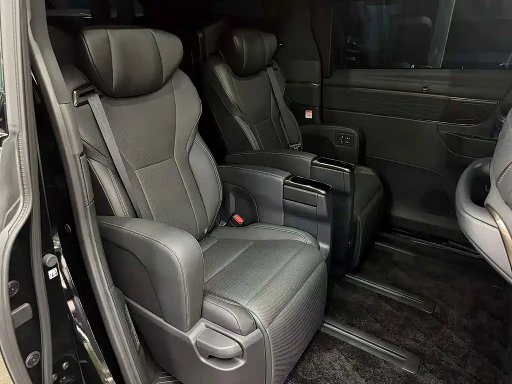 Toyota Alphard — фото 6