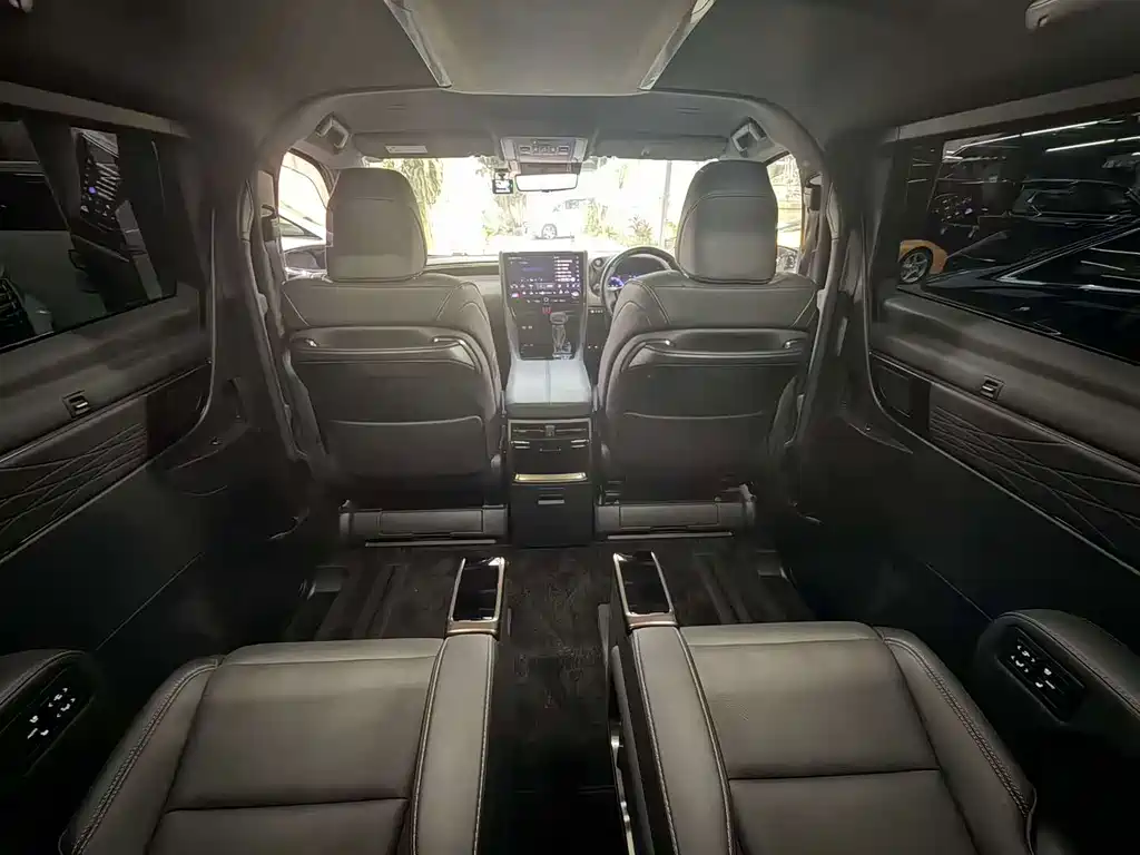 Toyota Alphard — фото 7